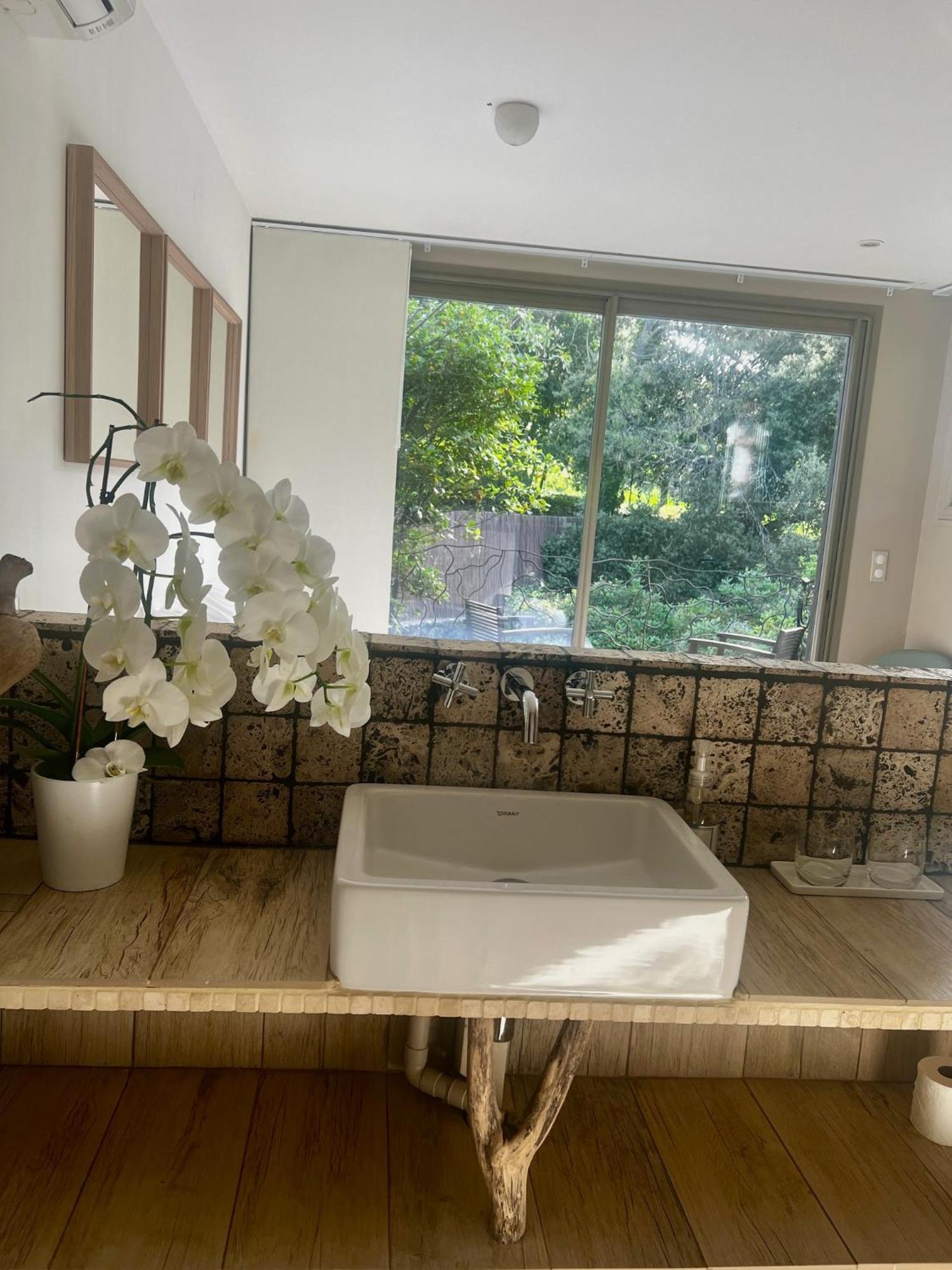 La Canopee Private Ecolodges Nîmes Extérieur photo